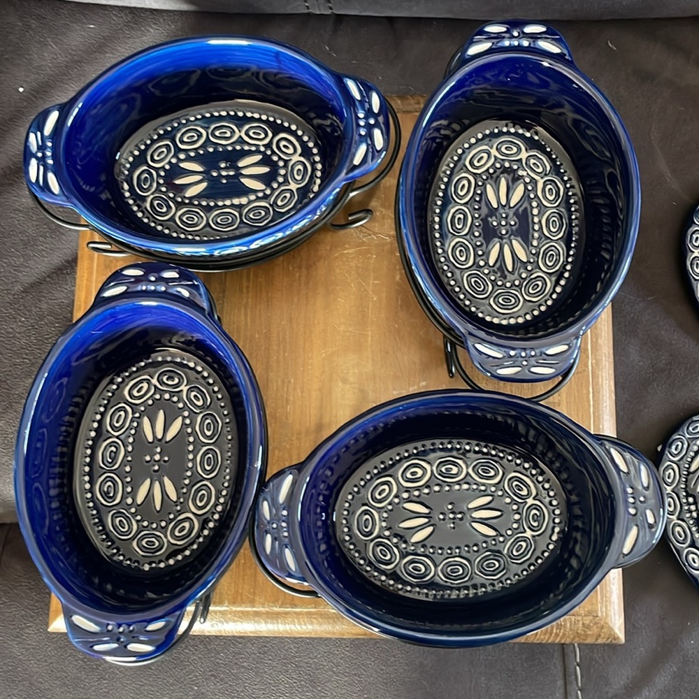 💙Temptations Presentable Ovenware Carved Old World Blue 9 Oz Baking Dish & Stand